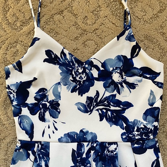 Monteau Mini Dress White/Blue Floral size Medium - Picture 2 of 7